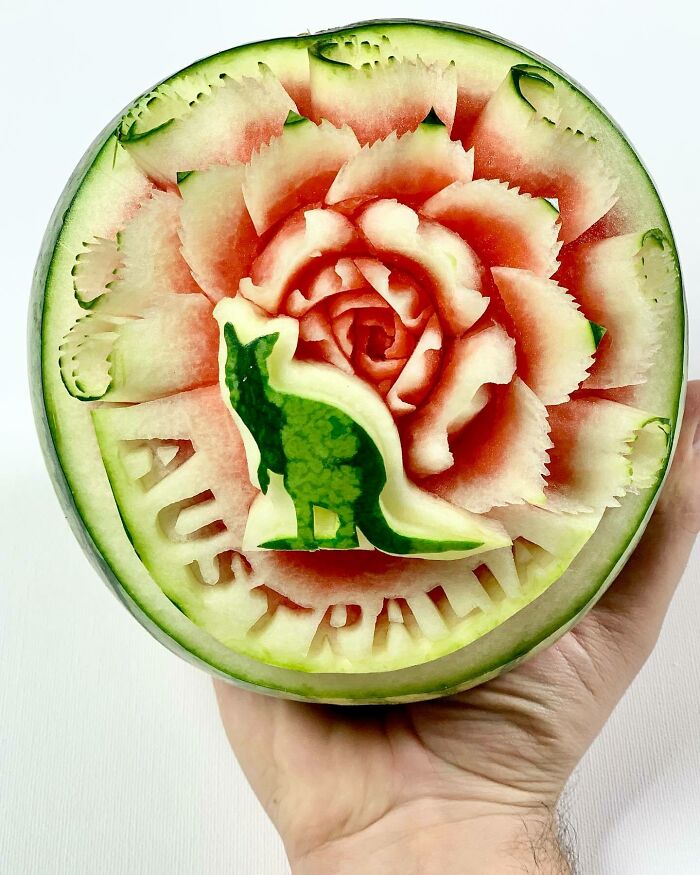Explore the intricate food carvings of Daniele Barresi, who transforms everyday fruits and vegetables into stunning works of art