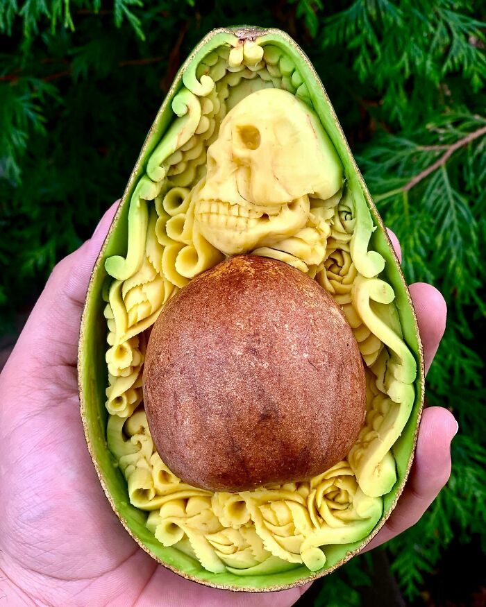 Explore the intricate food carvings of Daniele Barresi, who transforms everyday fruits and vegetables into stunning works of art